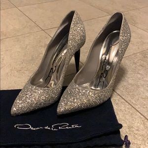 Oscar de la Renta Silver Mariacarla Glitter Pumps